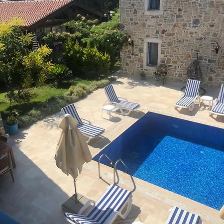 La Petra Eski Bed & Breakfast 2*
