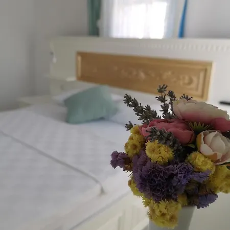 La Petra Eski Bed & Breakfast 2*